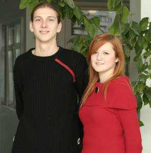 Счастливчиками, выбрать которых должны были работники школы, стали гимназисты выпускного 12-го класса Вера Лацис и Максим Ошека. 